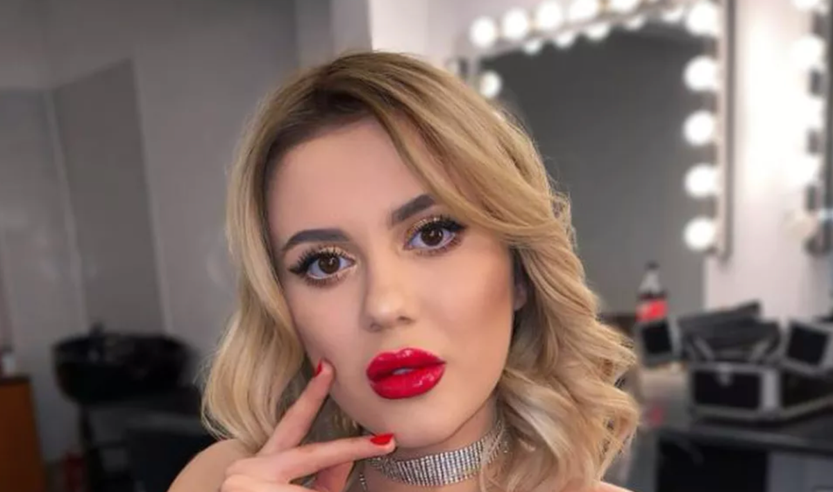 Mario Iorgulescu se mozoleste cu Emily Burghelea pe o masa de biliard intr-un video exclusiv. Dani Vicol, baiatul ucis de Mario, putrezeste in mormant in continuare
