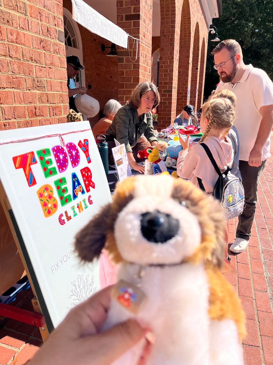 F.C. Bulletin: Foodie Trek II; New Mahjong Biz.; City to Laud 'Culture of Repair;' Paragon's G-Parents' Day