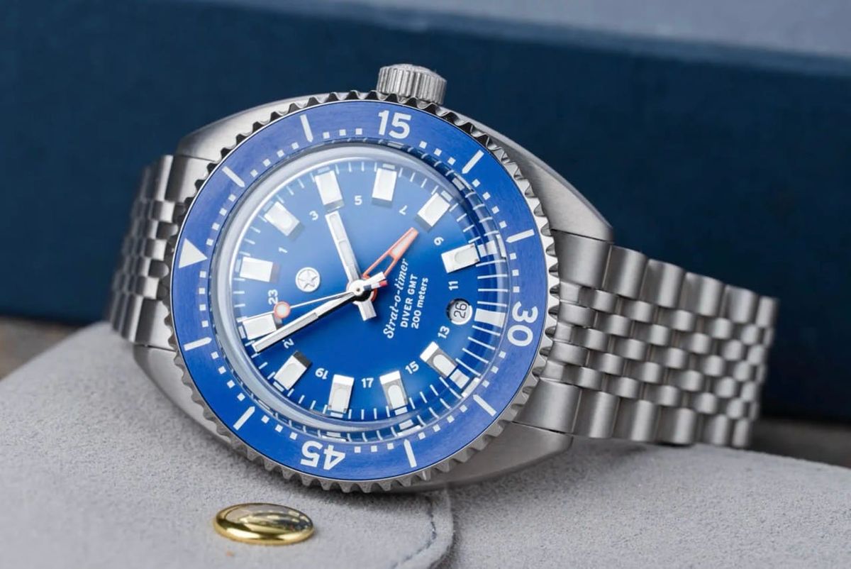 Jack Mason Strat-o-timer Titanium Diver GMT Watch Review: Lighter And Brighter, With More Things!