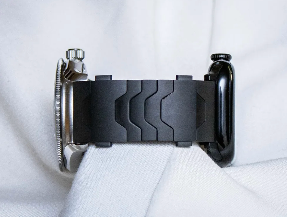 Smartlet One Watch Bracelet: The Solution to Double-Wristing?