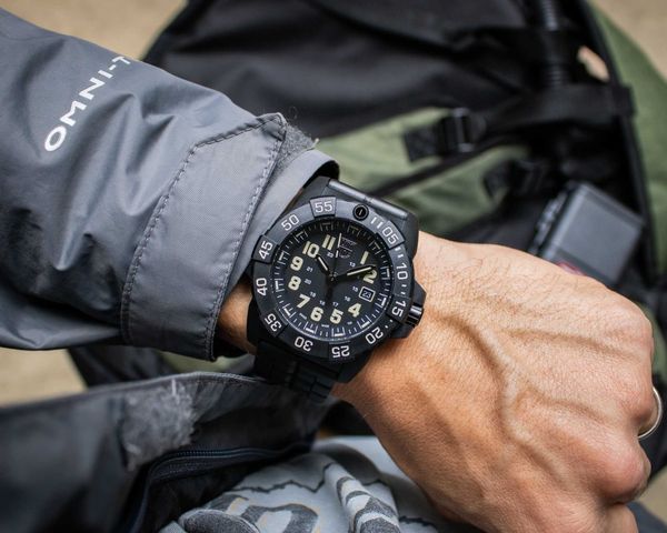 The Luminox Navy SEAL 3500 Series Gets A Carbonox Bracelet