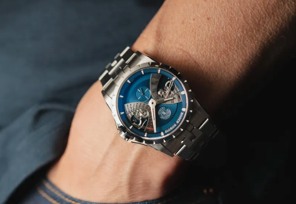 Hands-On Review of the Roger Dubuis Excalibur Biretrograde Calendar in Steel (Watches & Wonders 2026)