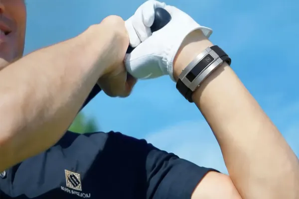 Smart XBAND Strap Enhances Mechanical Watches with Health Tracking