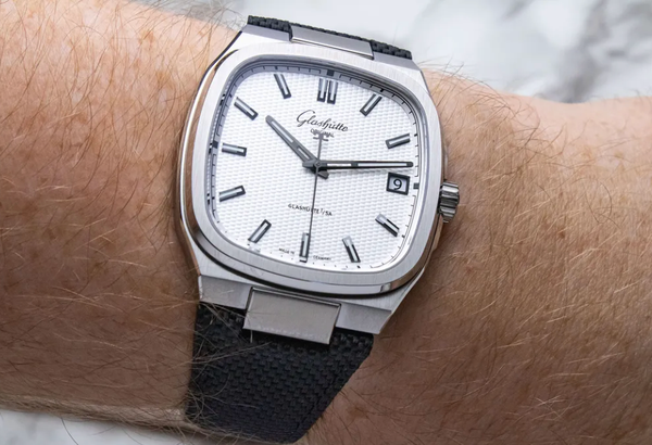 Revised Glashütte Original 70s Watch: An Understated, Excellent Dark Horse