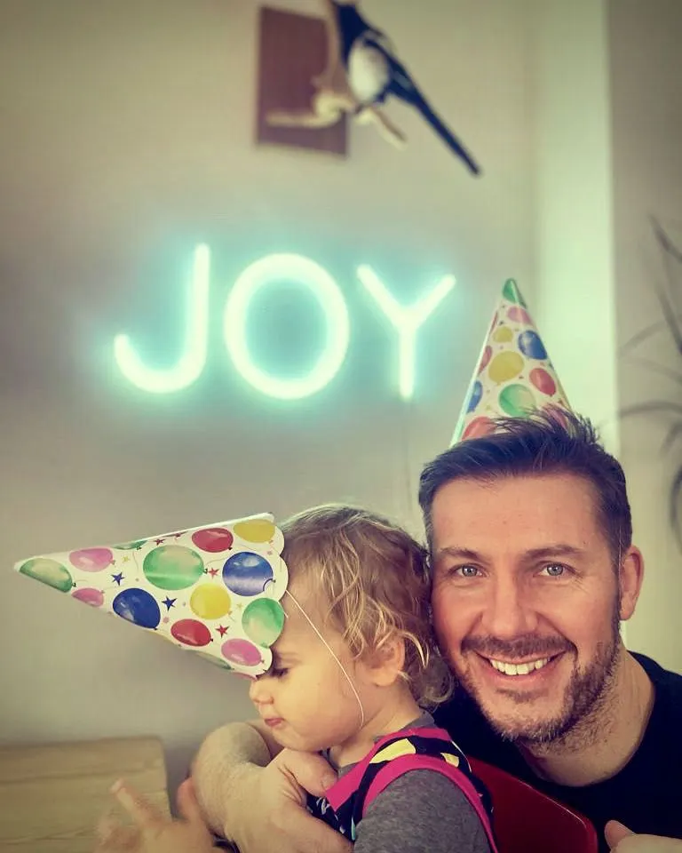 Pieces 05: Birthday twins