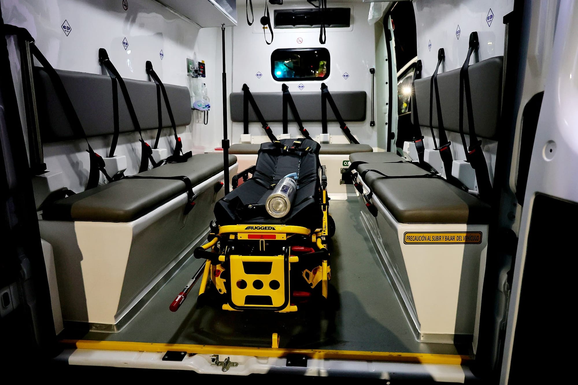 Entregan mil ambulancias en la CDMX.