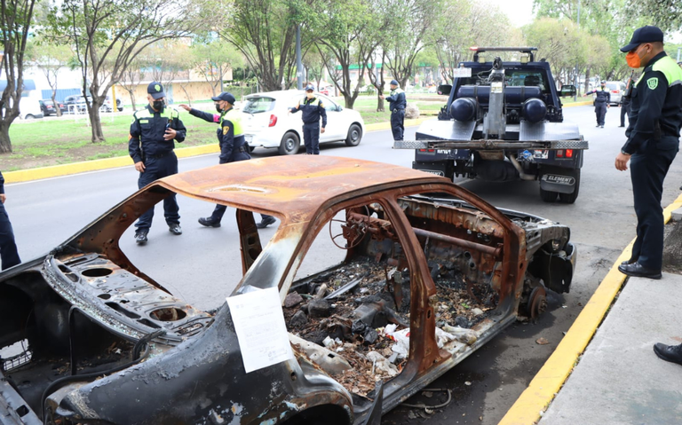 Retiran vehículos abandonados en Tlalpan