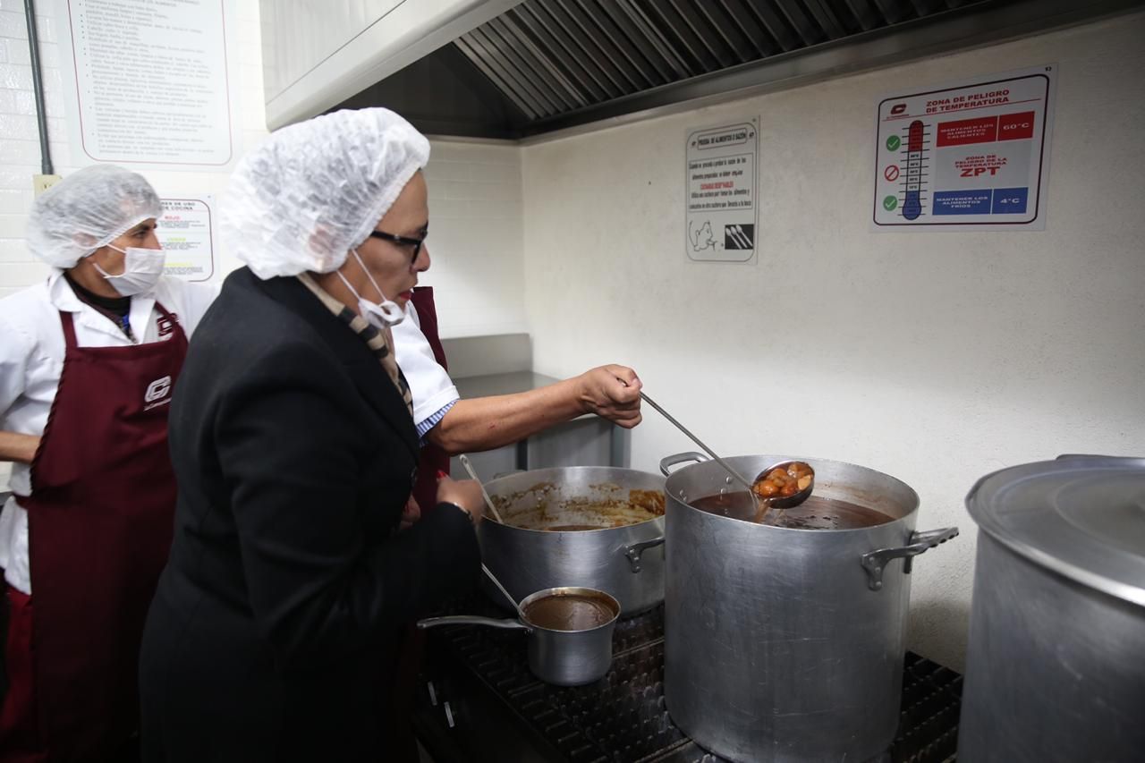 Conoce el menú previsto para cena de fin de año en "El Torito"