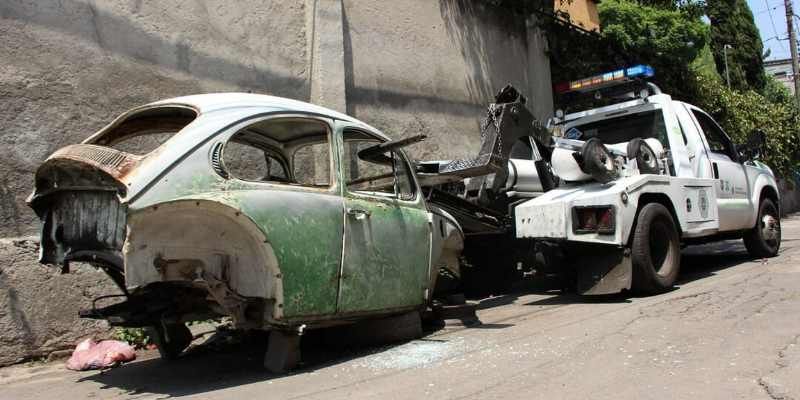 CDMX buscará retirar 8 mil coches abandonados en las calles