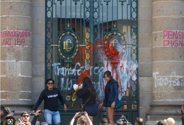 Se apoderan del Congreso en CDMX