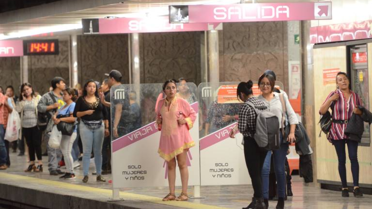 cdmx metro mujeres