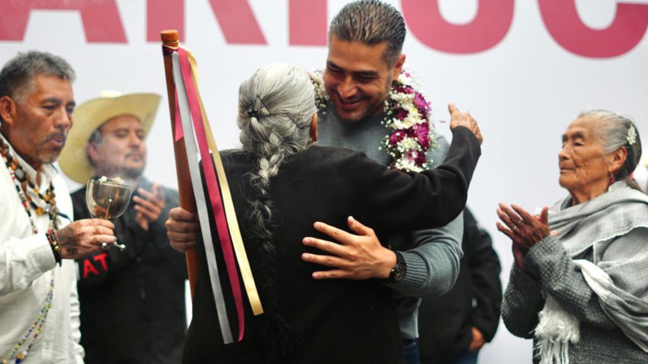 Harfuch recibe bastón de mando de pueblos originarios en Tlalpan