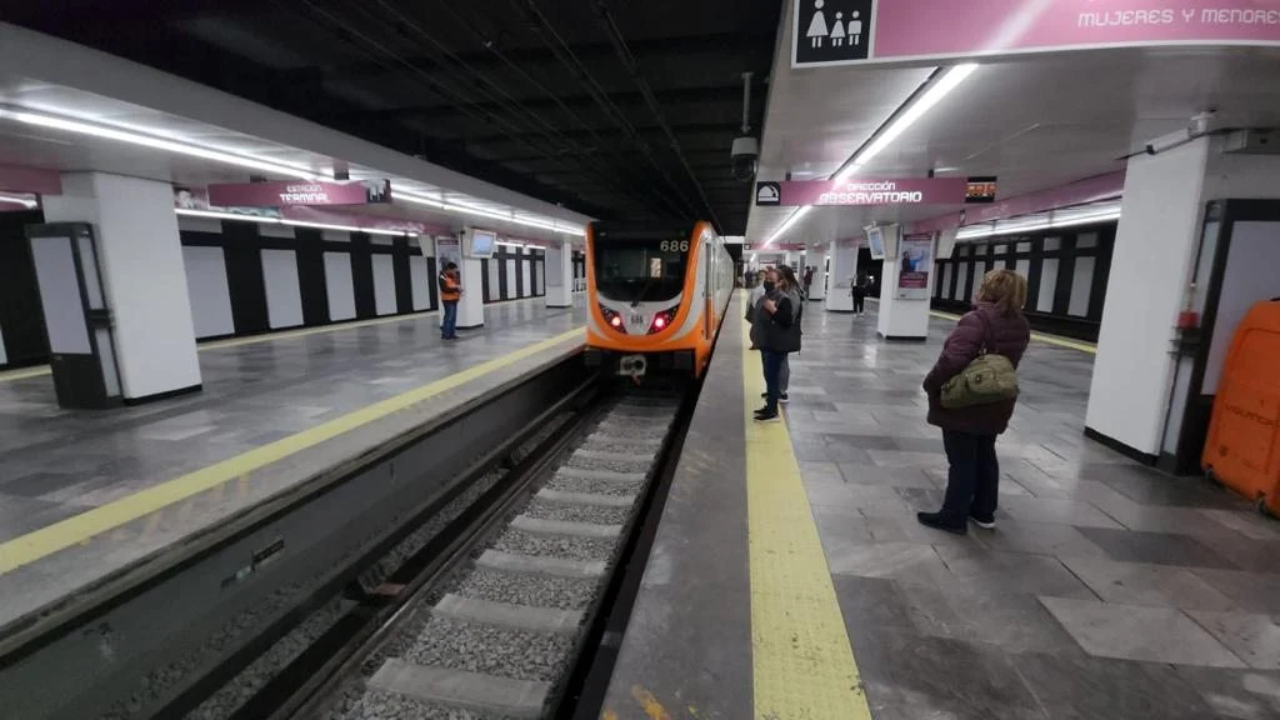 cierre linea rosa metro cdmx