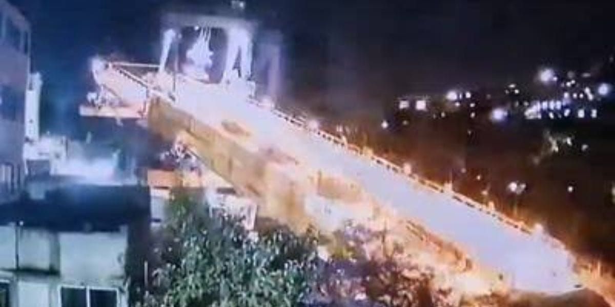 (VIDEO) Se desploma lanzadora del tren interurbano en Cdmx