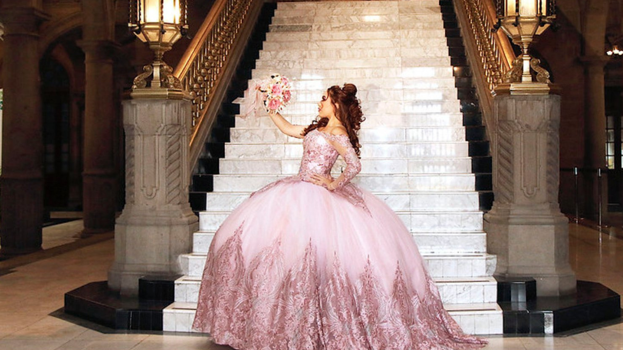 Así puedes realizar tu sesión fotográfica de XV años en el Palacio del Ayuntamiento de la Cdmx