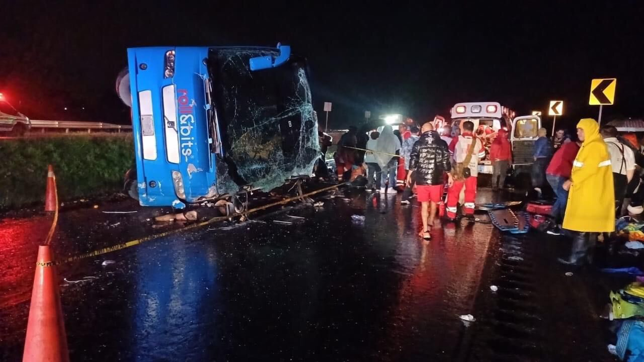 FOTOS: Fuerte accidente en la autopista Salamanca-León deja 2 personas sin vida