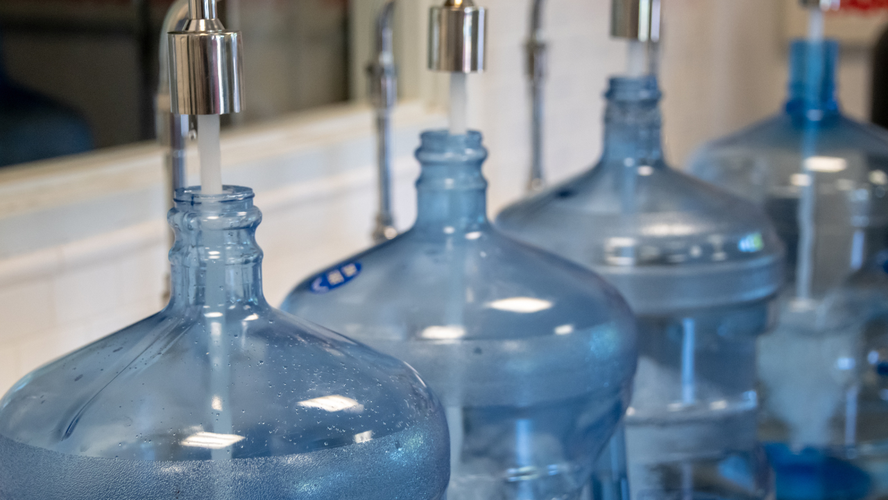 ¿Cuáles son las purificadoras de agua que reprobaron estudios de calidad en la Cdmx?