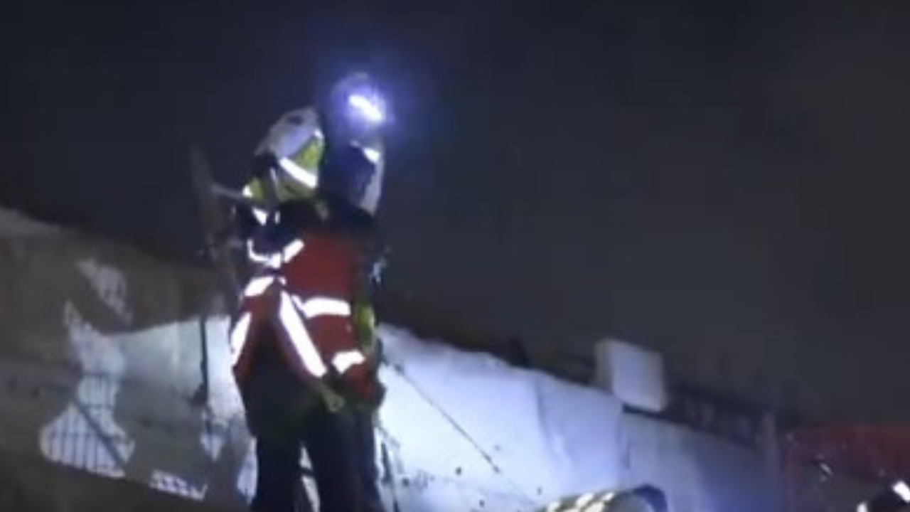 Dos trabajadores son rescatados tras accidente en el Tren Interurbano