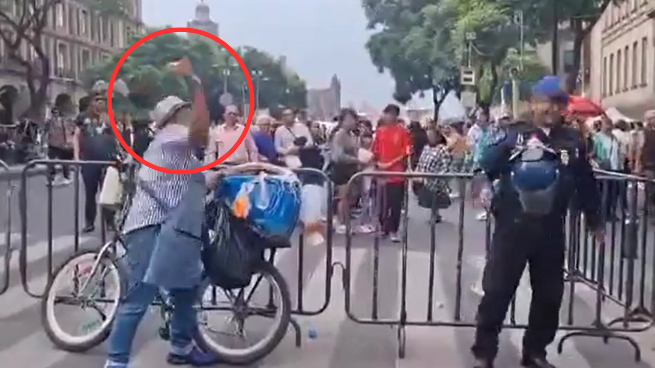 Video | Vendedor-tiktoker lanza tacos de canasta a un policía