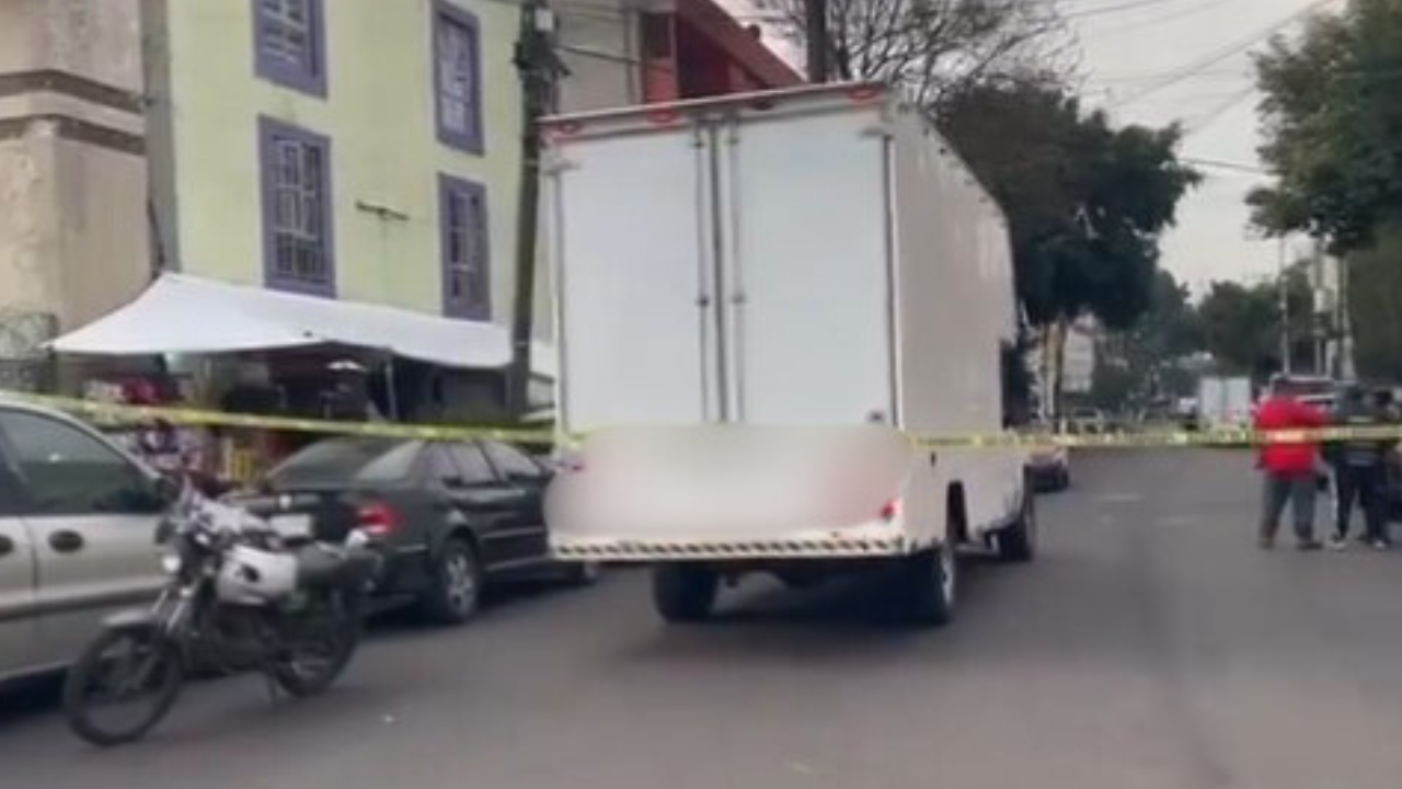 Fallece joven de 17 años, tras caer de una camioneta repartidora