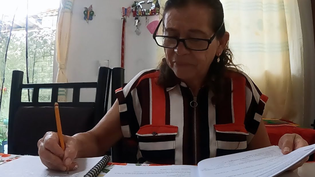 Conoce la historia de Marisela, una abuelita que estudiará la Universidad a los 67 años