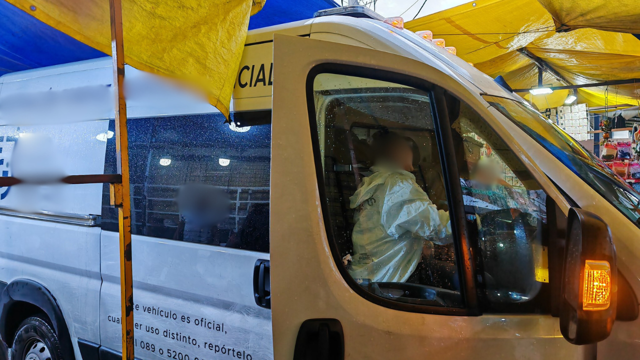 Mujer embarazada fallece tras caerle varias láminas