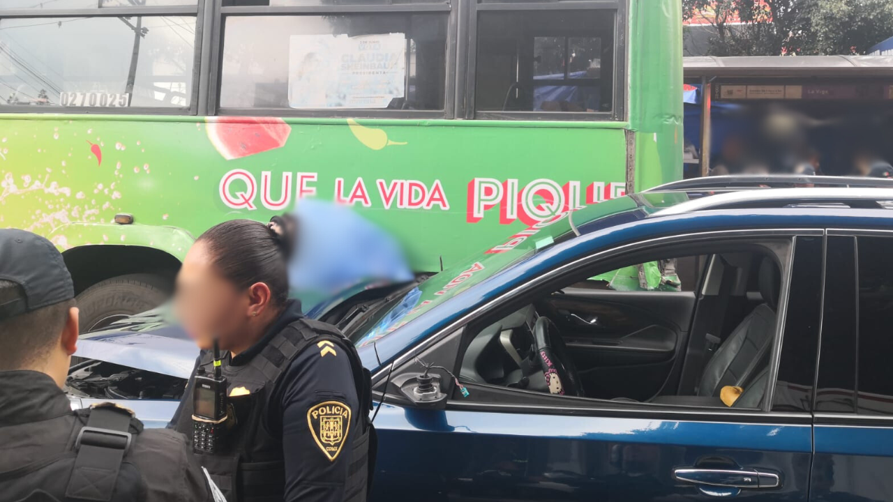 ¡Imágenes fuertes! Embisten a delincuente y fallece al momento