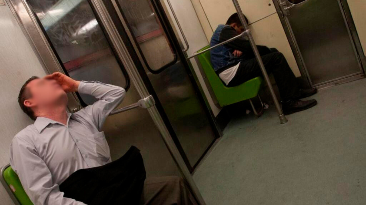Multas por quedarse dormido en el Metro de la CDMX