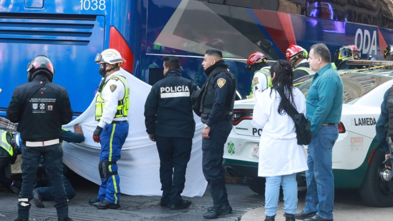 Chófer intenta atropellar a dos policías de tránsito en la Cdmx