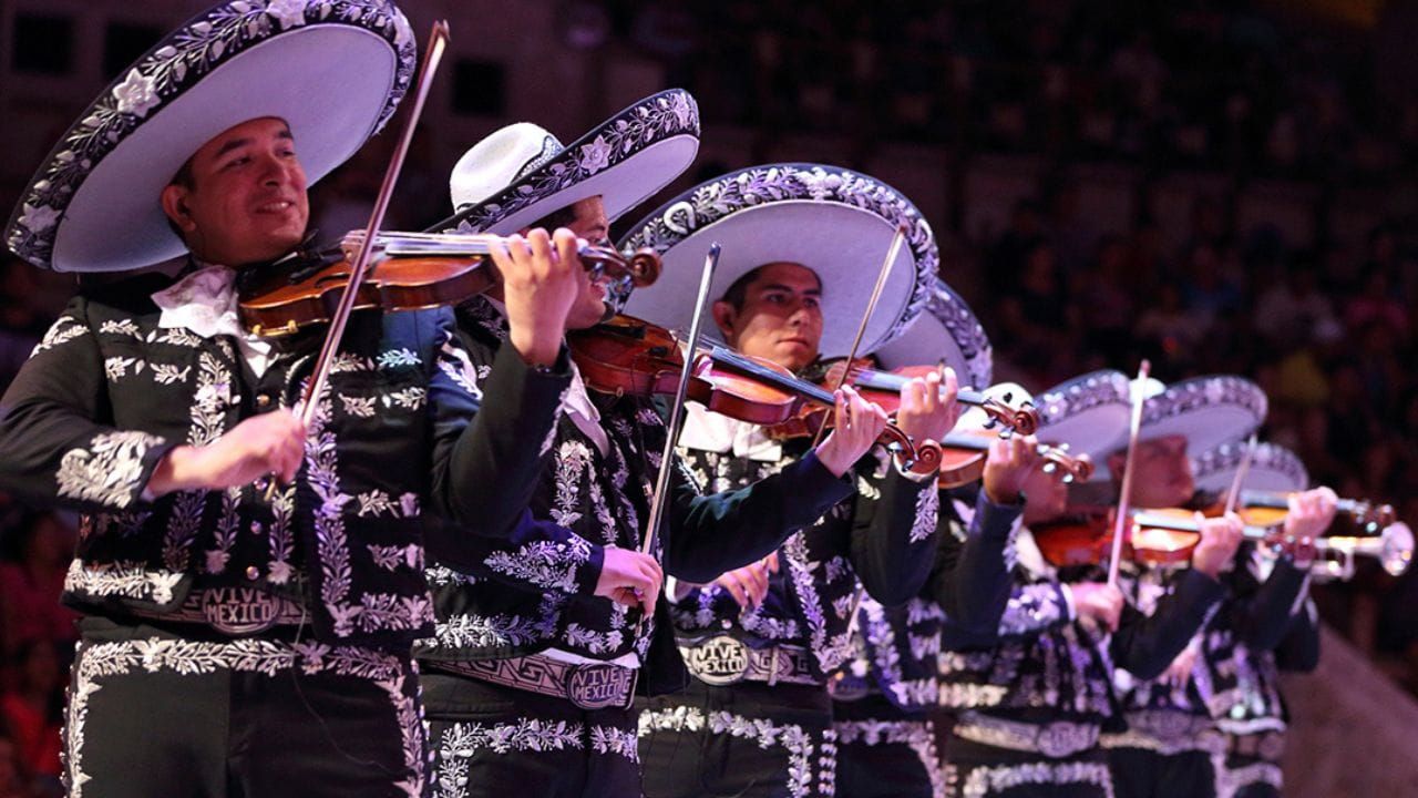 Mariachis.