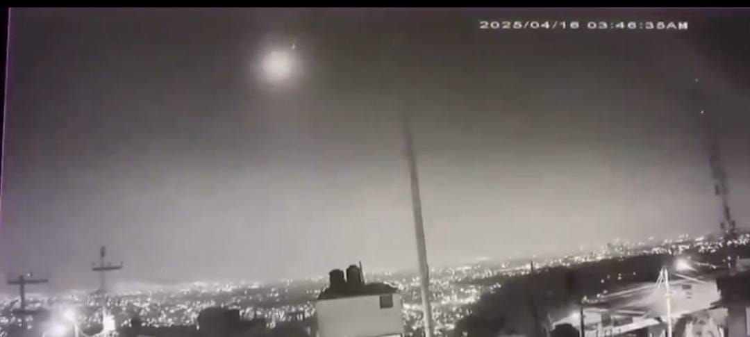¿Es un pájaro, es un avión? ¿Es un meteorito? Estruendo en el cielo de la CDMX despierta a capitalinos