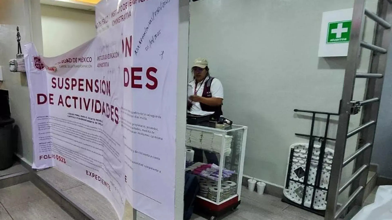 ¡Había cámaras ocultas! Suspenden baños públicos en CDMX