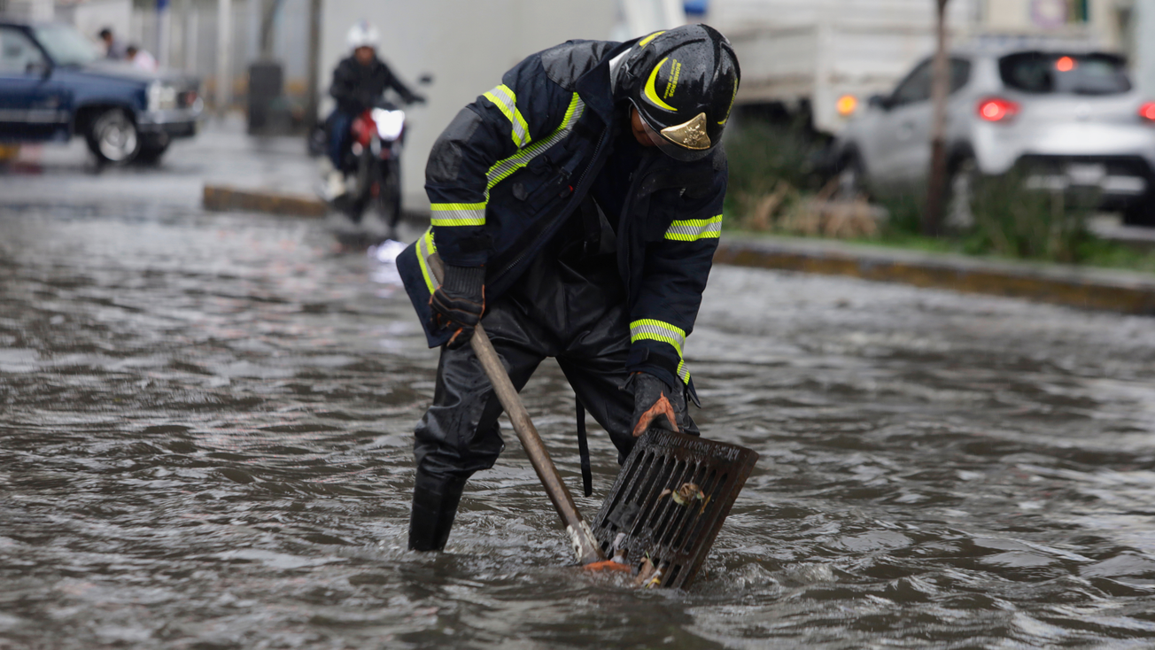 CDMX invertirá 2.2 mdp en 24 obras en Iztapalapa tras intensas lluvias