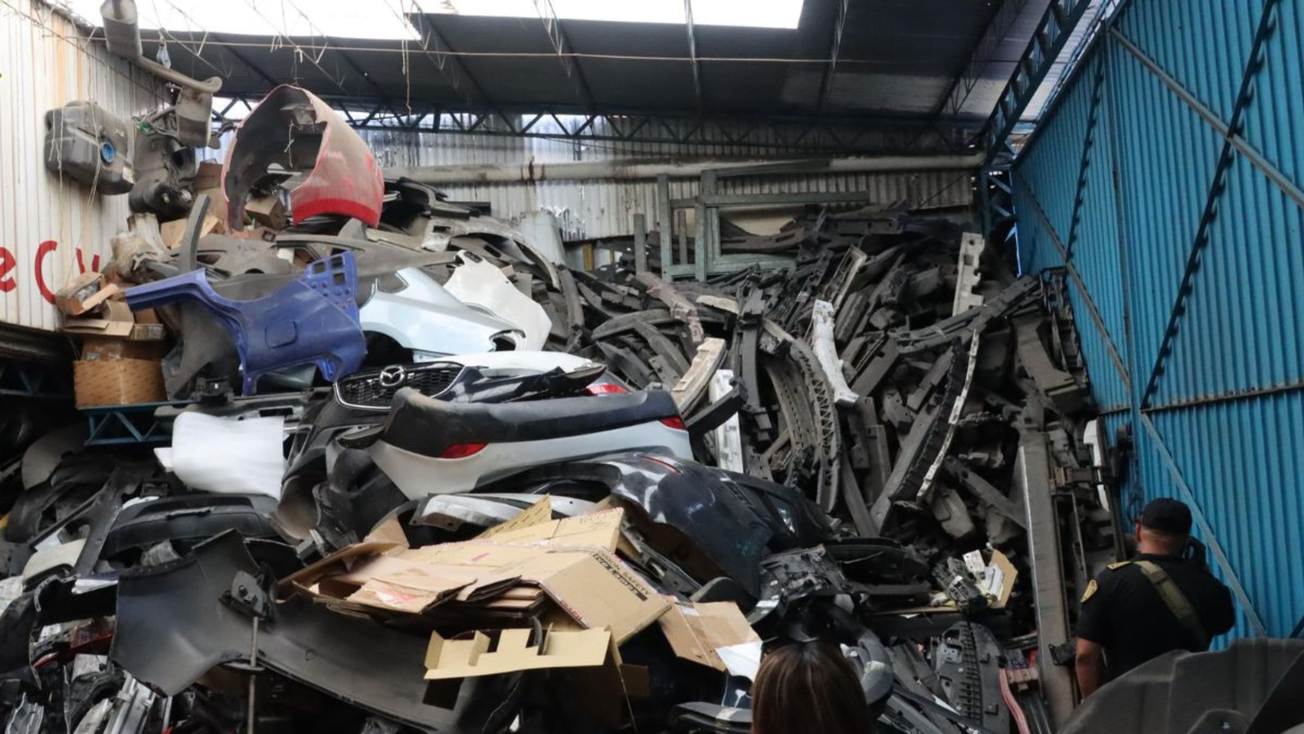 Aseguran casi 2 mil toneladas de autopartes en CDMX