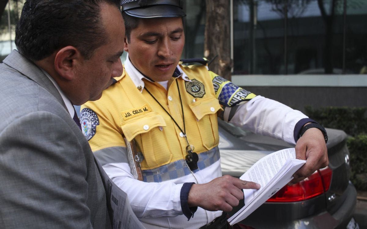 Autorizan a policías auxiliares y bancarios imponer multas de tránsito en CDMX