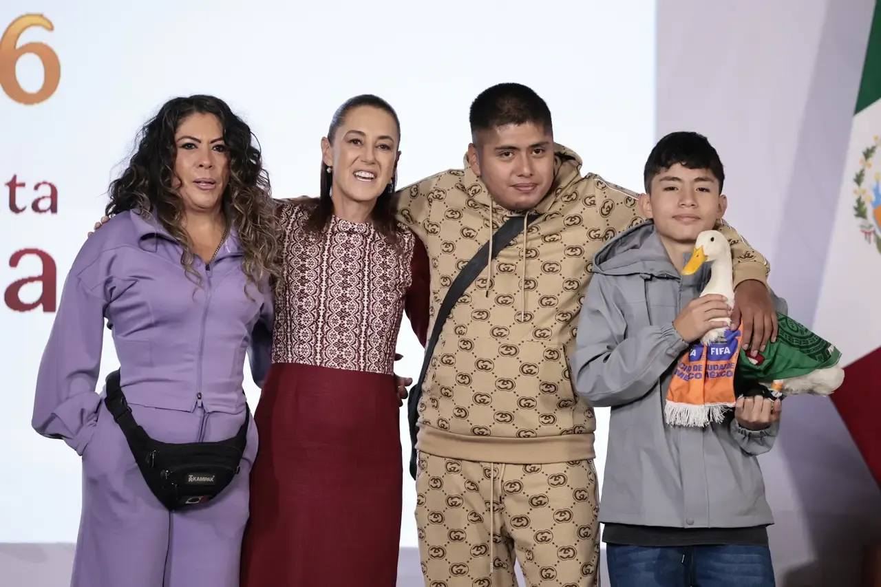 Pato Merlín y su familia estrenan casa en CDMX, ¿quién se las regaló?