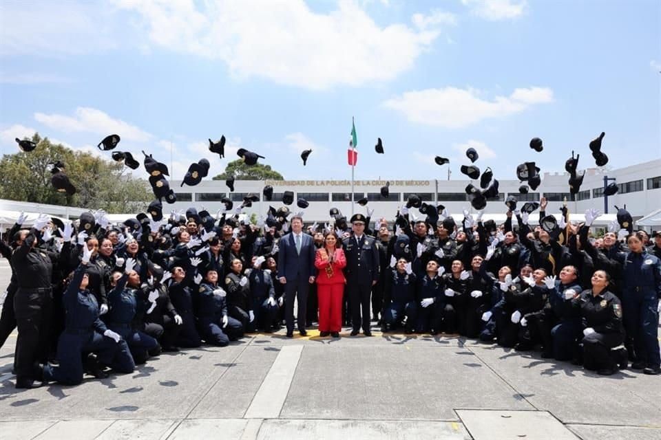 Se gradúan 426 nuevos policías en CDMX