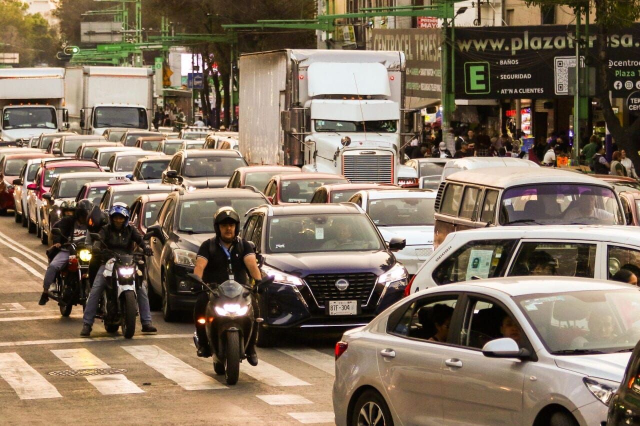 Congestión vehicular cuesta más de 81 mil pesos al año en CDMX