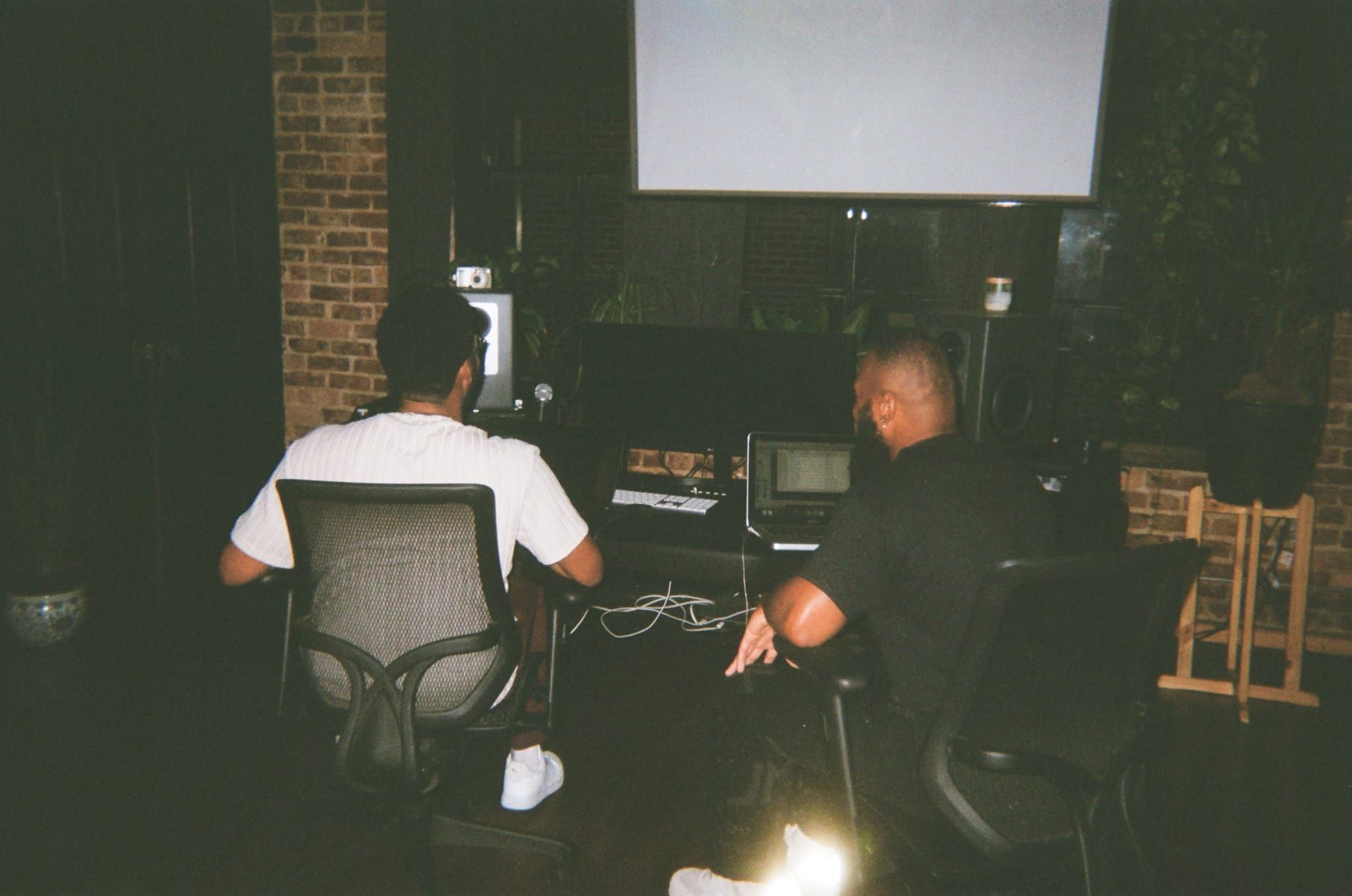 WhoNoz. Flirts With the R&B Space-Time Continuum