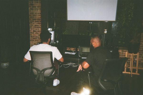 WhoNoz. Flirts With the R&B Space-Time Continuum