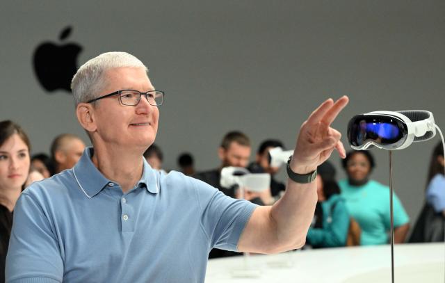 Tim cook apple vision pro
