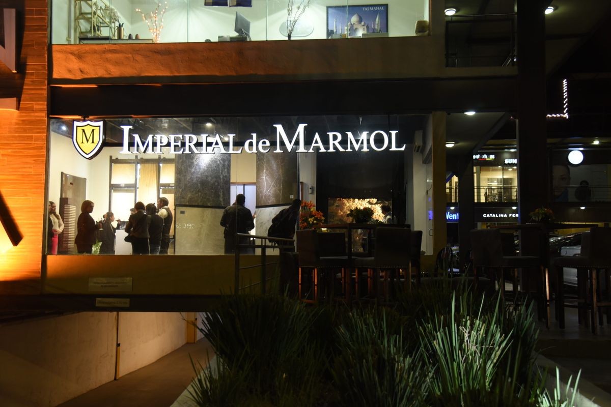 Más allá del mármol