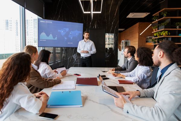 Herramientas modernas para crear presentaciones comerciales: cómo los editores de video mejoran la eficiencia de la comunicación