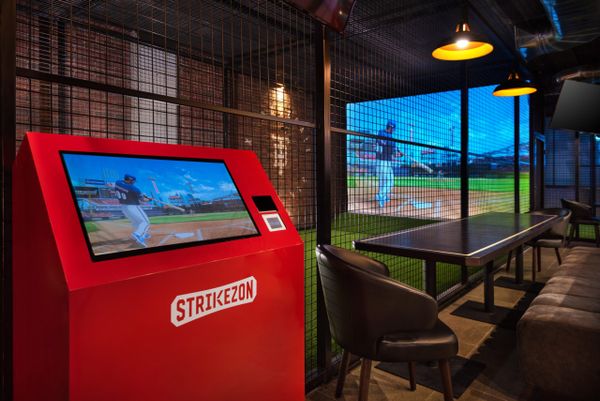 <strong>Agrega el mejor simulador de béisbol del mundo a tu negocio… ¡SIN INVERTIR DINERO!</strong>