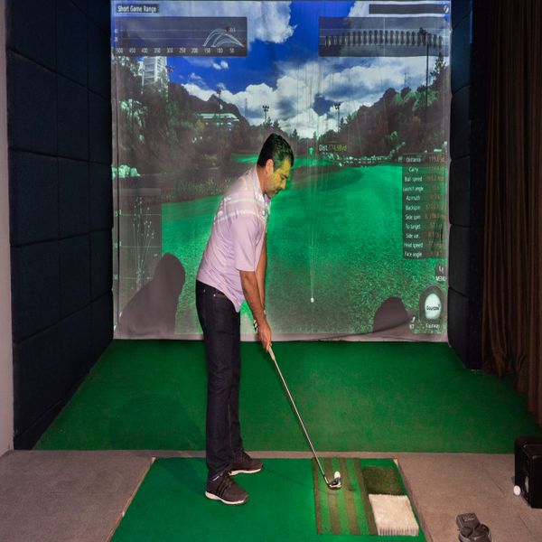 Jugar en un simulador de golf Golfzon ayuda a mejorar el clima laboral de tu empresa