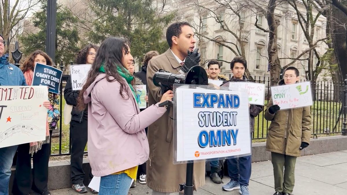 Excluidos de la ciudad: Por qué estudiantes de NYC se movilizan en el Ayuntamiento por la equidad en el transporte | Por Nicol Arge Leon