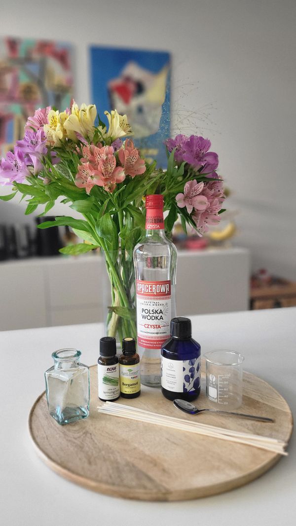 6 Ways to Diffuse Essential Oils at Home (DIY + Equipment)