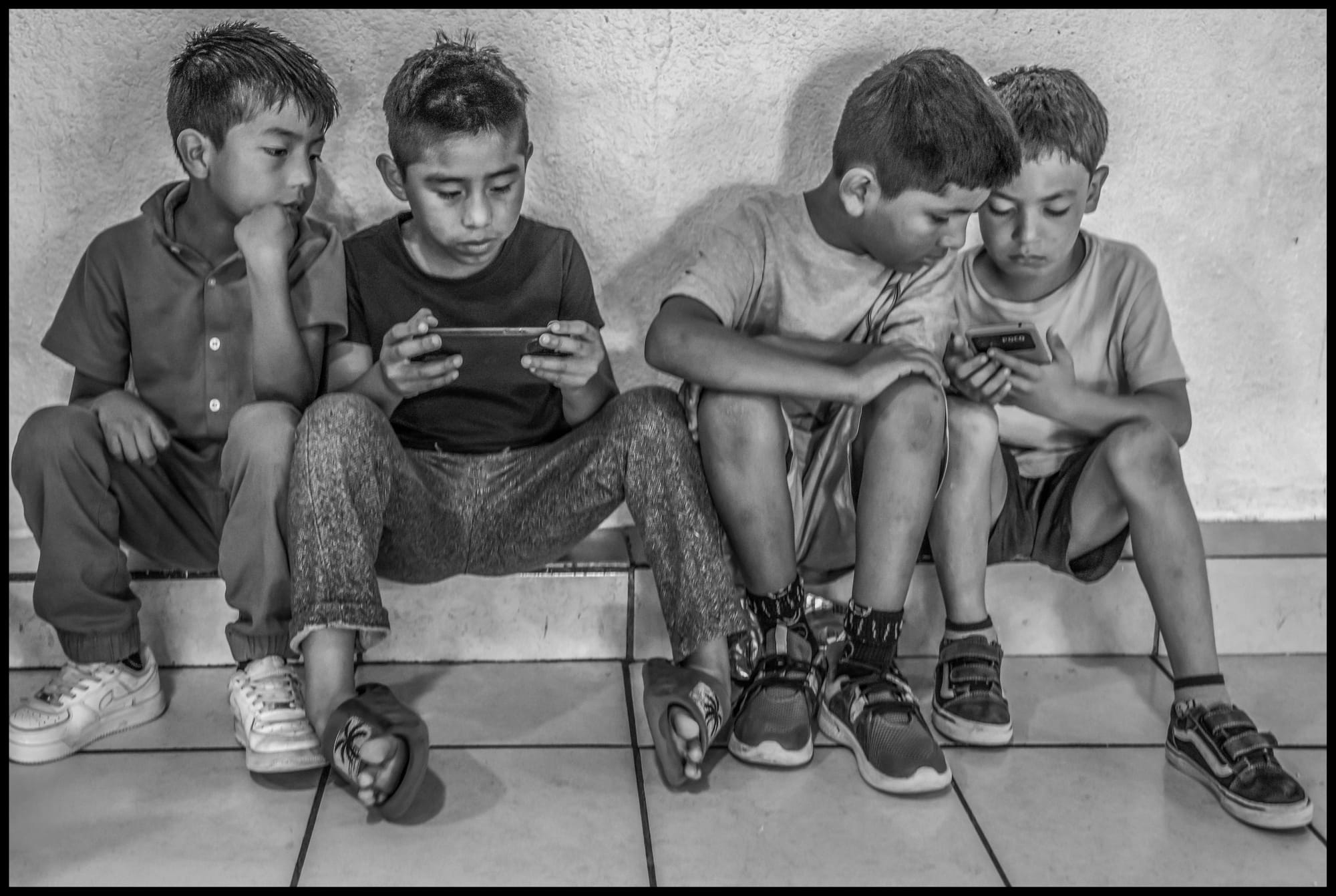 Children at the casa de refugio administered by the Templo Embajadores de Jesús in Tijuana.  All photos © David Bacon.