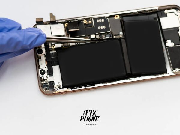 高雄蘋果維修 iFix Phone 艾費克斯數位 iPhone 電池更換維修畫面