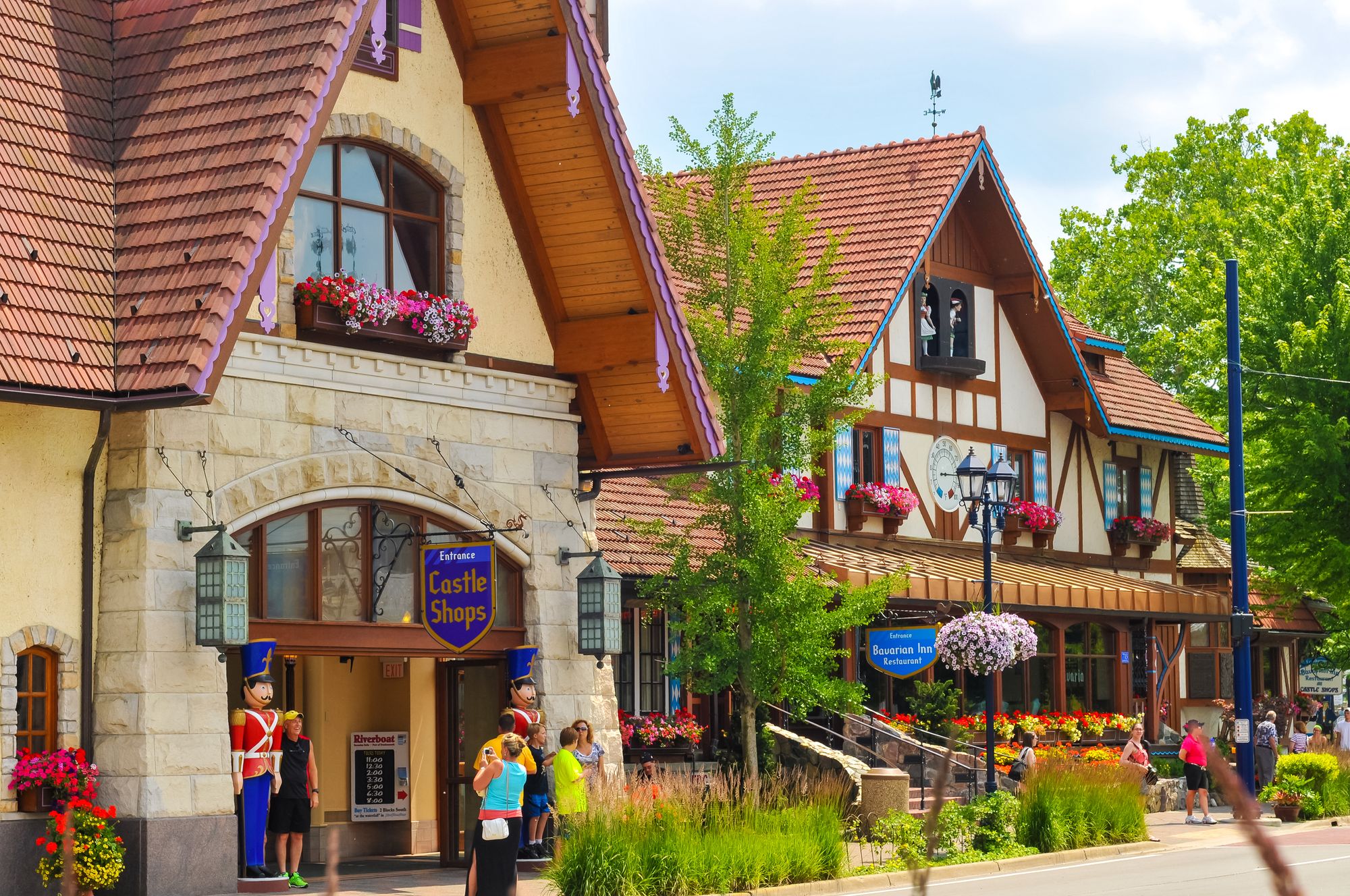 Rover Place Shops, German outdoor mall
